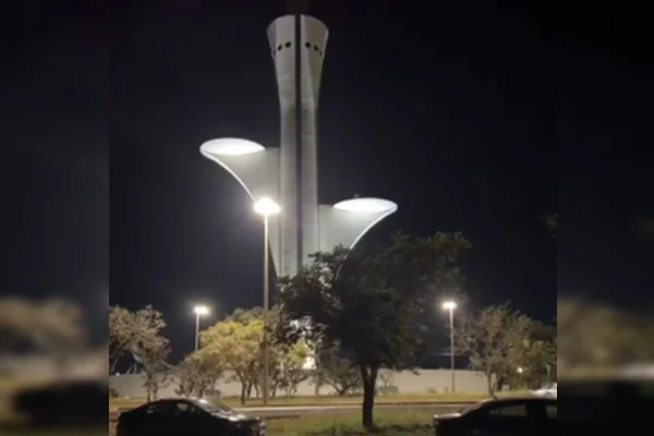 Torre de Tv Digital (noite)