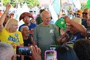 Arruda durante campanha na rua Arruda durante campanha na rua