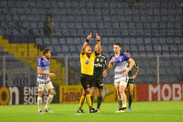 Confira como está a “relação” do seu time com o VAR