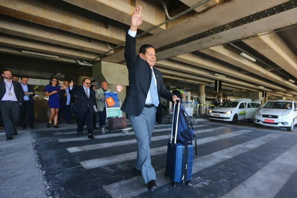 Mourão afirma que casa “com mãe e avó” é “fábrica de desajustados”