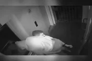 Sargento leva companheira desacordada Sargento leva companheira desacordada