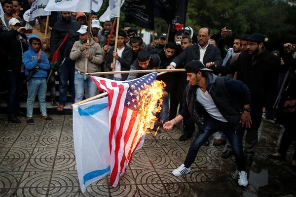 Israel ataca Gaza em resposta a disparo de morteiros por militantes
