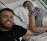 Káh Felipe e Edmilson Alcântara posam juntos durante internação dela Káh Felipe e Edmilson Alcântara posam juntos durante internação dela