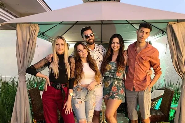 Latino reúne 50% dos filhos no Dia dos Pais: “Muito tempo separados”