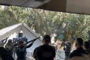 Um salva de tiros foi feita durante o cortejo