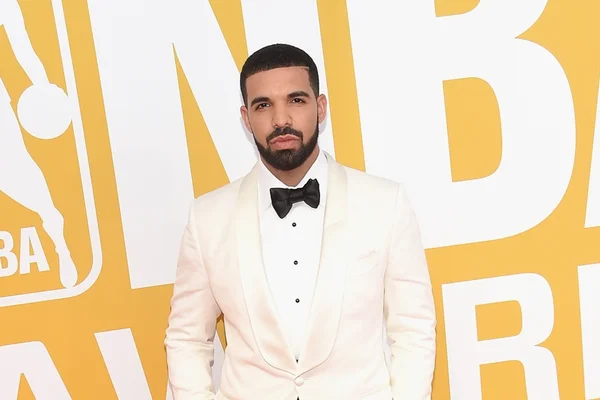Rapper Drake coleciona bolsas de luxo para futura esposa