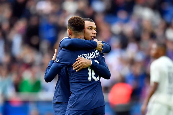 De saída para o Al Hilal, Neymar curte post com críticas a Mbappé