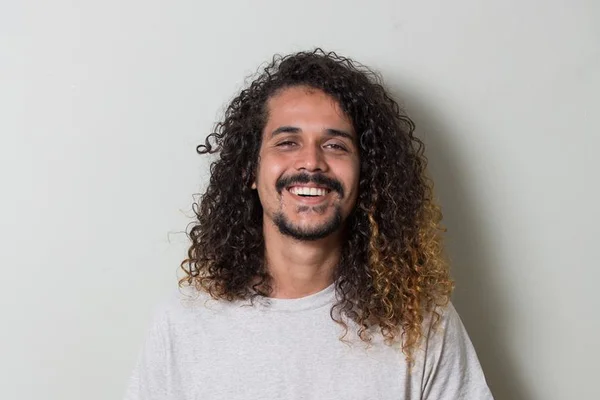 O Sol na Cabeça: descubra por que livro de Geovani Martins é fenômeno