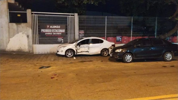 Carro destruído