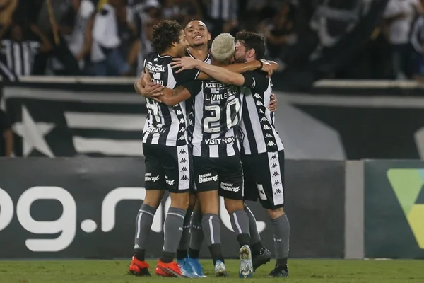 Botafogo conta com gol contra para vencer o CSA dentro de casa