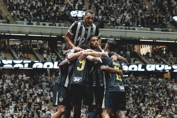 Imagem colorida da partida entre Atlético-MG x Ceará