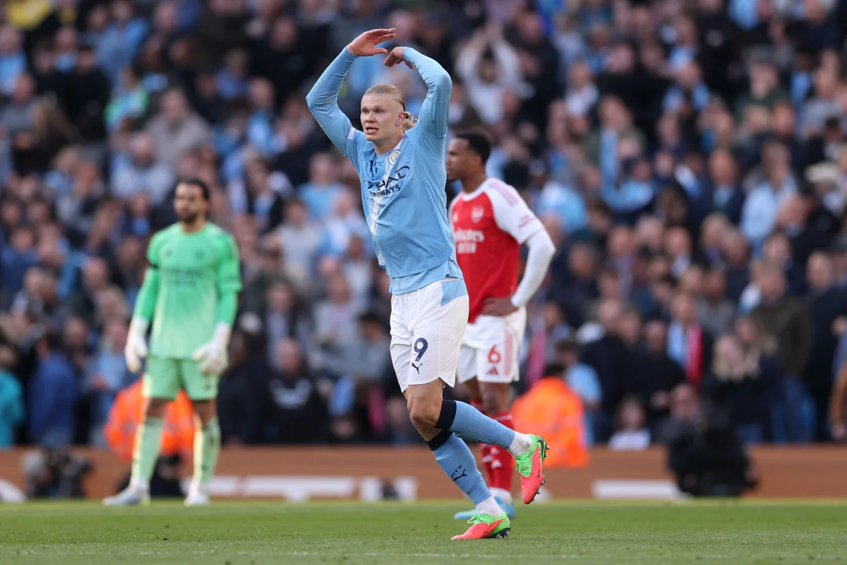 Manchester City vence o Arsenal e coloca fogo na reta final do Inglês Manchester City vence o Arsenal e coloca fogo na reta final do Inglês