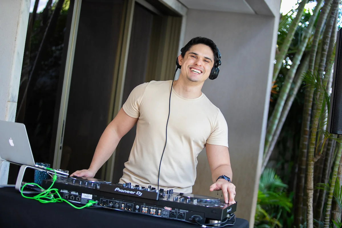 DJ Filipe Alencar animou a festa DJ Filipe Alencar animou a festa