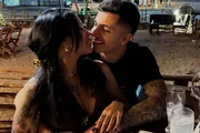 Tati Zaki and Mateus Oliveira posing in a romantic setting