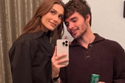Sasha e João Lucas posam para selfie Sasha e João Lucas posam para selfie