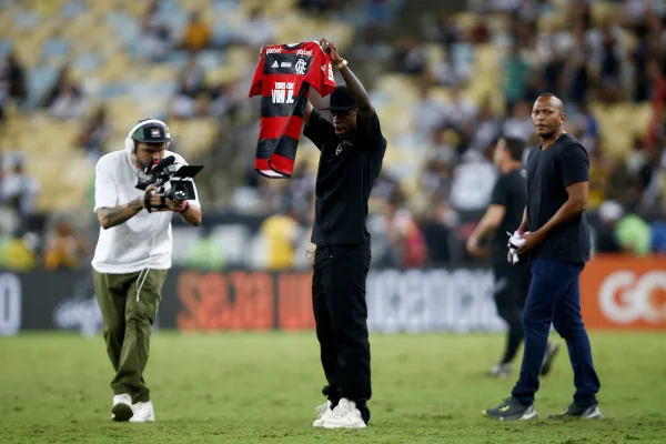 Libertadores: Vinicius Jr. comemora o tetracampeonato do Flamengo