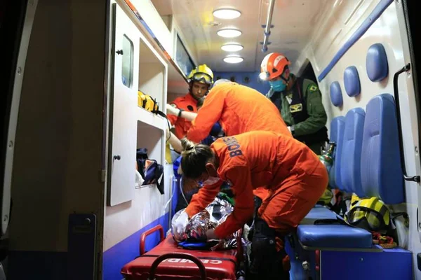 Menina de 4 anos é resgatada após se afogar em balde