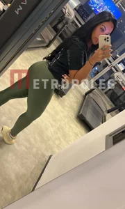 Lary usando uma camisa do Memphis Depay