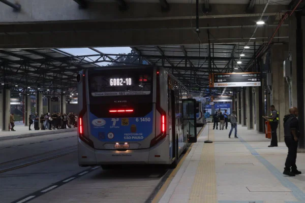 Com dois terminais, passageiros dizem que rotina piorou em Varginha
