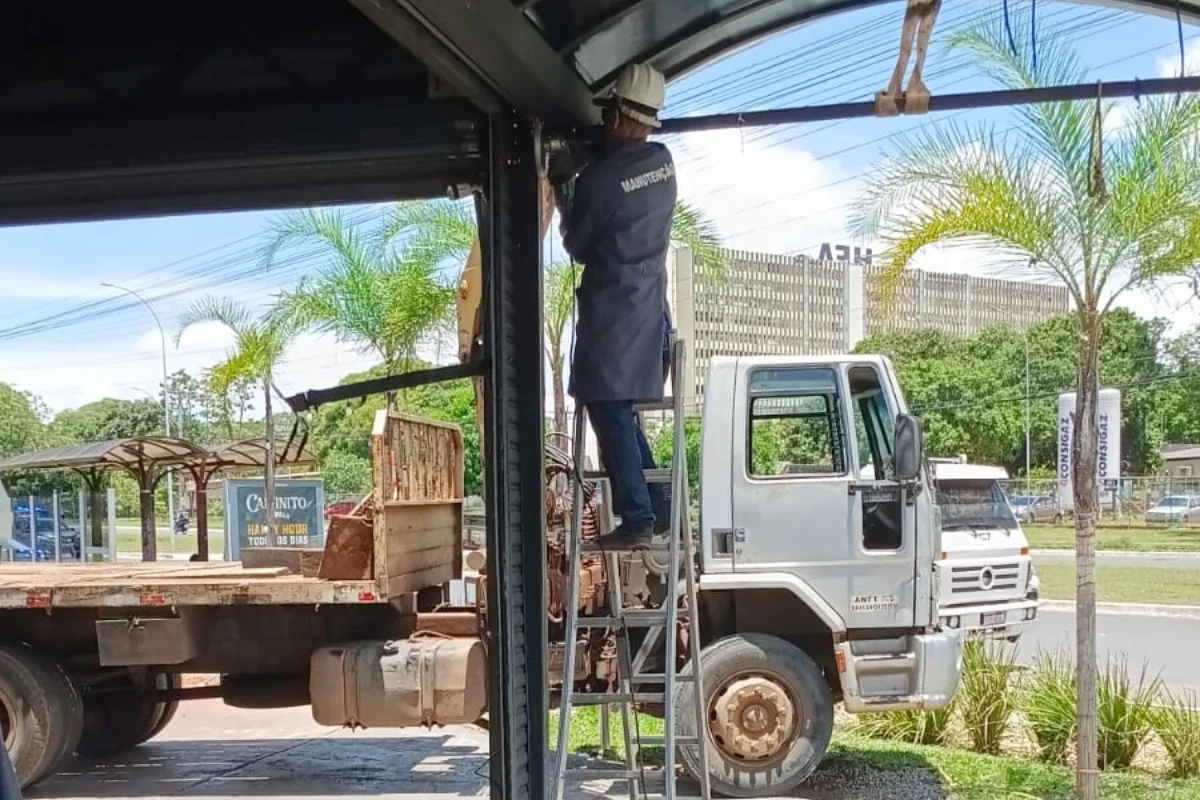 Segundo a pasta, a demolição foi ordenada porque o bar ocupa área irregular. Além disso, ele teve o Termo de Permissão de Uso cassado pela administração regional do Cruzeiro. Segundo a pasta, a demolição foi ordenada porque o bar ocupa área irregular. Além disso, ele teve o Termo de Permissão de Uso cassado pela administração regional do Cruzeiro.