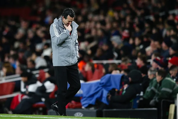Arsenal confirma a demissão do técnico Unai Emery após derrota