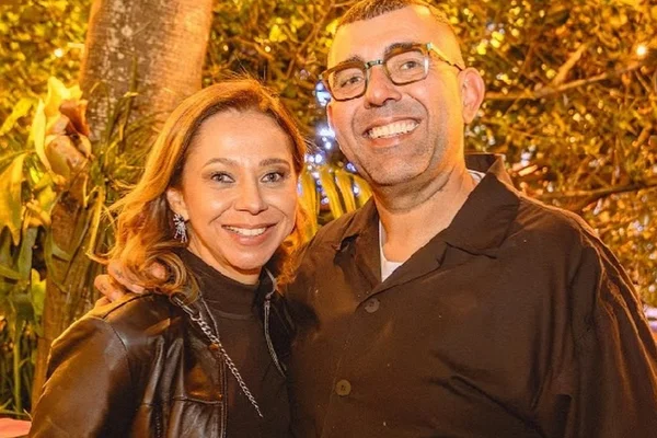 Em cerimônia intimista, Jeffim Rueda se casa com Simone Moreno - Metrópoles