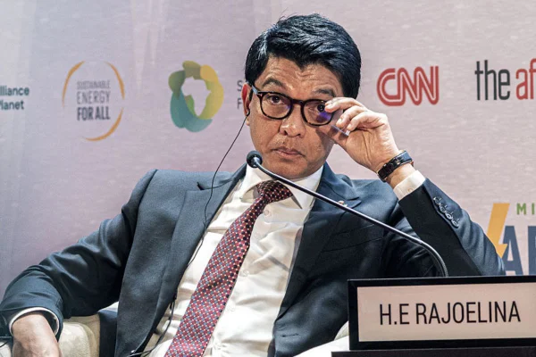 Foto colorida de Andry Rajoelina, presidente Madagascar - Metrópoles