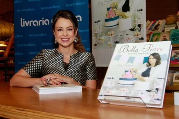 Kely Pinheiro, do perfil Bella Fiore, lança livro em Brasília
