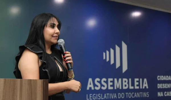 imagem colorida. Deputada estadual Janad Valcari