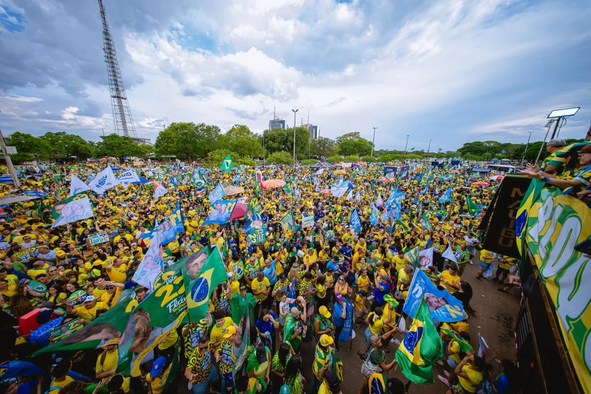 A iniciativa teve como objetivo reunir eleitores antes do domingo de votação do segundo turno para consolidar os votos para as candidaturas de Flávio e Celina A iniciativa teve como objetivo reunir eleitores antes do domingo de votação do segundo turno para consolidar os votos para as candidaturas de Flávio e Celina