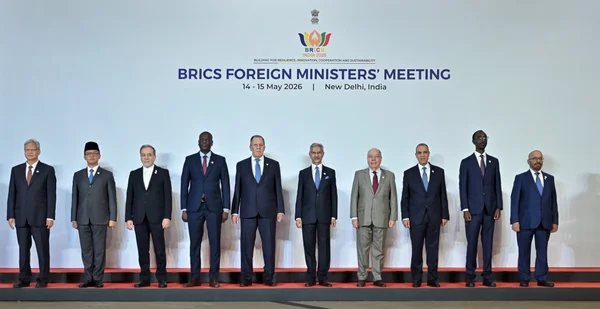 Imagem colorida mostra chanceleres dos Brics - Metrópoles