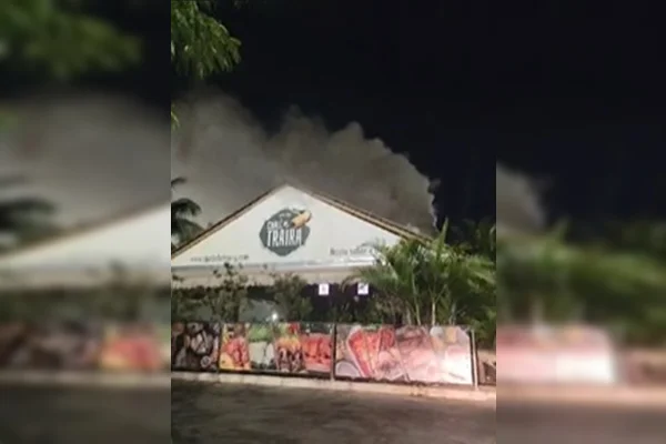 Incêndio atinge restaurante no Guará II neste domingo (21/7). Vídeo