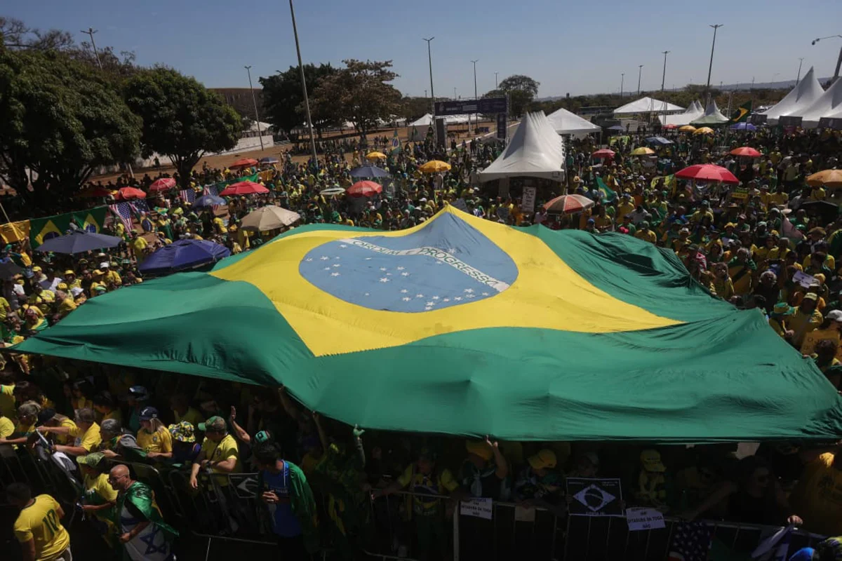 Apoiadores de Jair Bolsonardo foram às ruas em Brasília Apoiadores de Jair Bolsonardo foram às ruas em Brasília