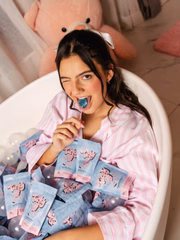Antonela Braga anuncia marca de pirulitos Ticky