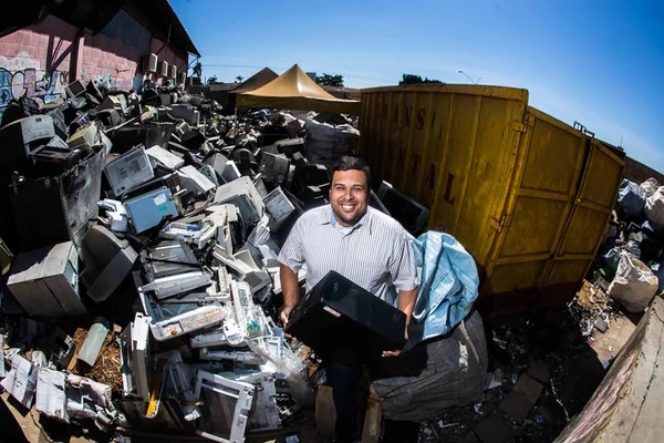 Uma nova missão para bons e velhos eletrônicos que param de funcionar
