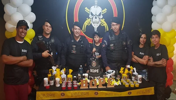 Fã da PMDF, criança ganha festa de aniversário temática