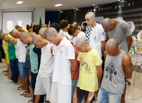 Mensagens em celular de preso mostram como age facção criminosa em GO