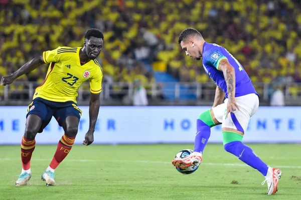 Paulinho é vítima de intolerância religiosa após jogo da Seleção