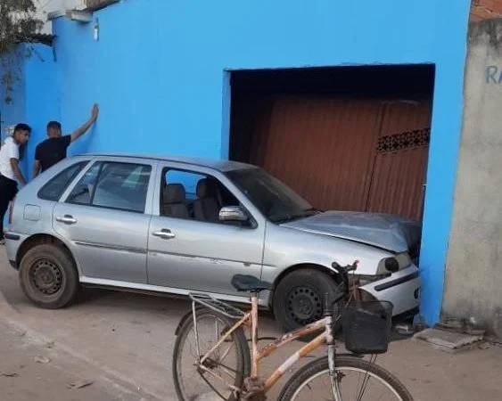 Motorista bêbado escapa de linchamento após atropelar crianças em Anápolis