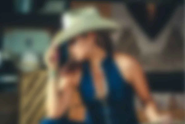 Foto de mulher do sertanejo desfocada