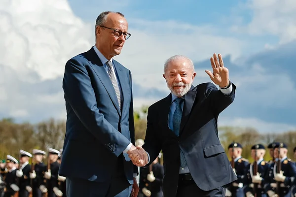 Lula tem agendas ao lado do chanceler Merz em Hannover, na Alemanha