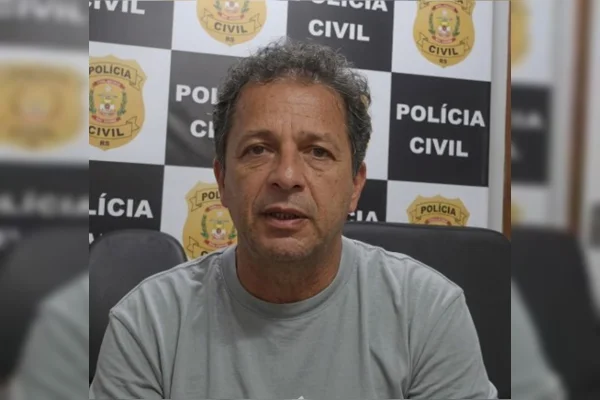 Homem confessa ter matado mulher diante da filha: “Ela caiu no chão e saí”
