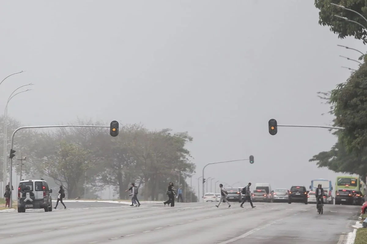 O céu de Brasília amanheceu tomado por uma forte neblina O céu de Brasília amanheceu tomado por uma forte neblina