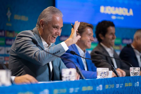 Tite durante coletiva