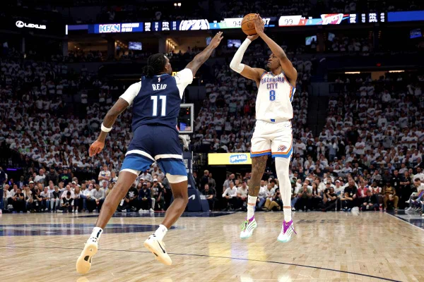 Imagem colorida de Jalen Williams arremessando - Metrópoles