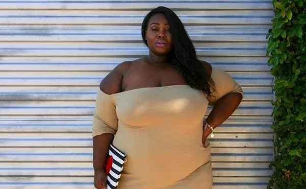 Mulheres plus size estão postando selfies para promover a beleza real