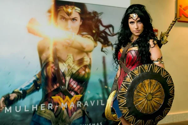 Mulher Maravilha chega aos cinemas e tem pré-estreia para vips