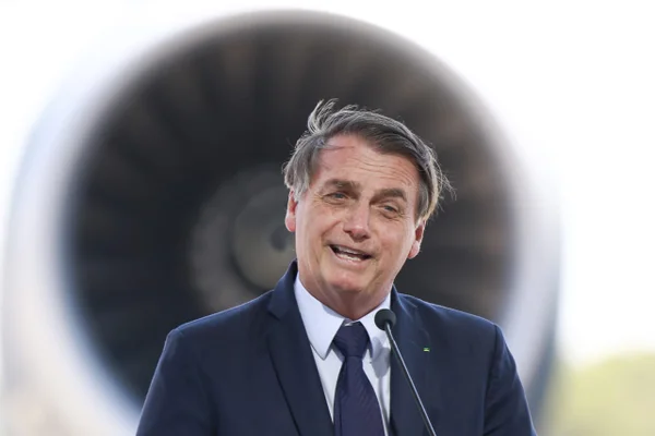 “Está faltando alguém em Curitiba?”, provoca Bolsonaro