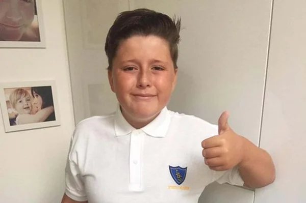 Garoto autista recebe carta emocionante de escola após falhar em prova