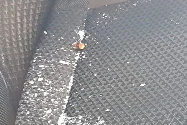 Carro atingido por disparos